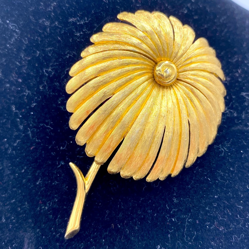 Vintage Signed Monet Textured Gold Tone Brooch/Pin Floral Design Puffy